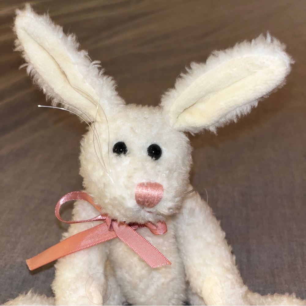 The Boyd’s Collection White Rabbit - Picture 2 of 7